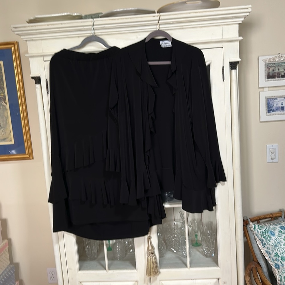 Jacket and skirt matching outfit with ruffles. Size 1X